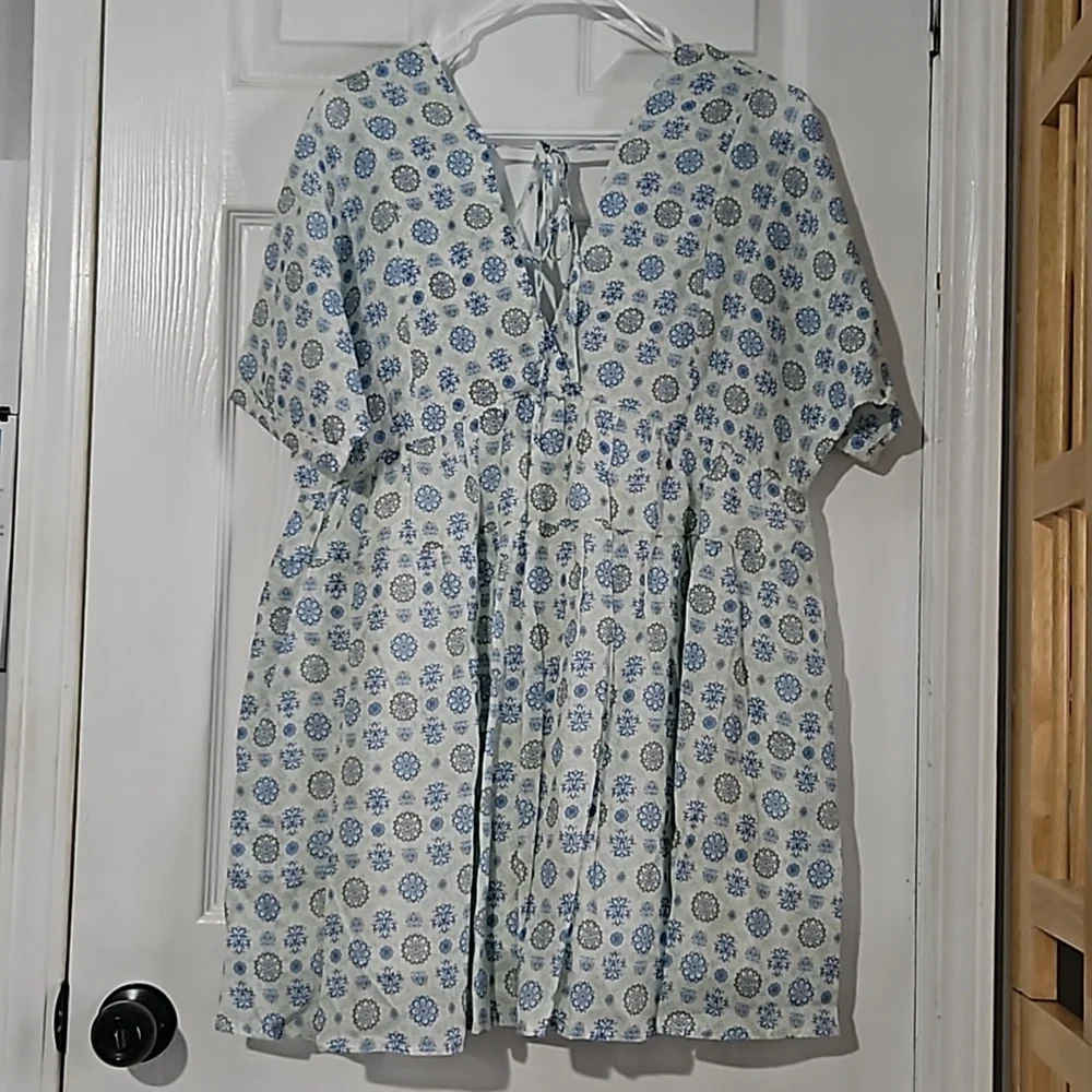 HERSY MEDALLION PRINT BABYDOLL DRESS M NWOT - Picture 6 of 13